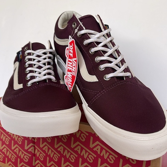 Vans Men’s Old Skool
Cordura Port Royale/Marsh
VN0A4BW2DOQ
Sneakers - Picture 6 of 16